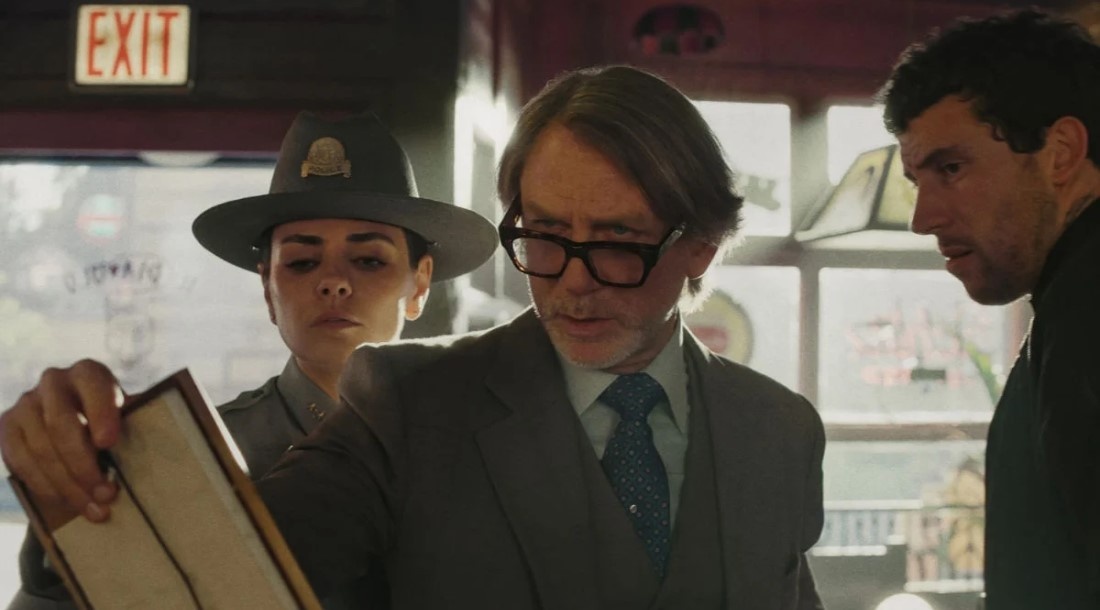     Кадр из фильма «Достать ножи: Проснись, мертвец» (2025)