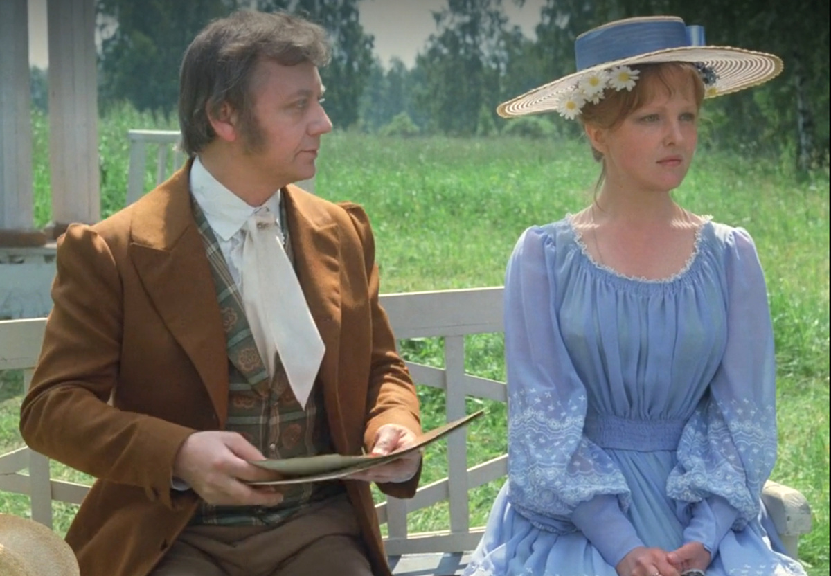 Олег Табаков (Обломов) и Елена Соловей (Ольга Ильинская). Кадр из кинофильма ""Несколько дней из жизни И.И. Обломова", 1979 г., режиссер Никита Михалков, сценаристы Александр Адабашьян, Никита Михалков, композитор Эдуард Артемьев (скриншот)