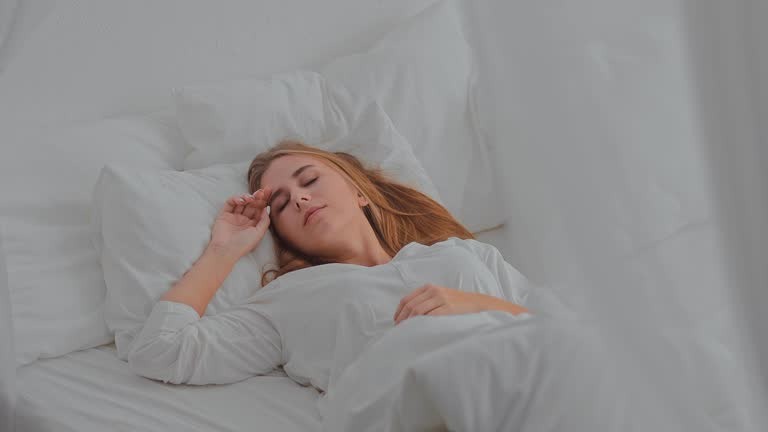 Девушка просыпается