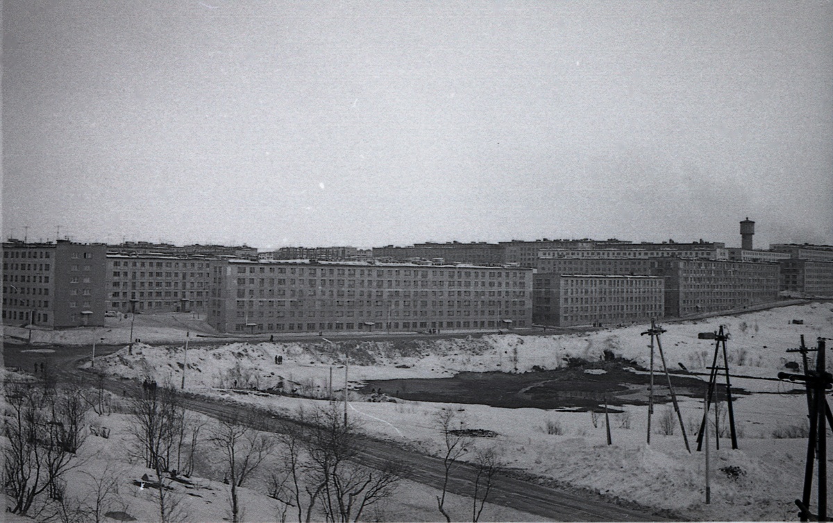 Плохо видно, но на ближнем доме именно она.