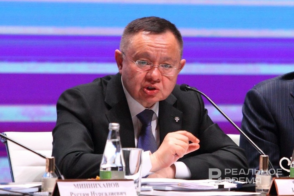    «Каждый многоквартирный дом должен создать чат до конца года и перевести на него все, что находилось в Telegram и WhatsApp, и официально закрепить статус домового чата», — сказал Ирек Файзуллин. Михаил Захаров / realnoevremya.ru