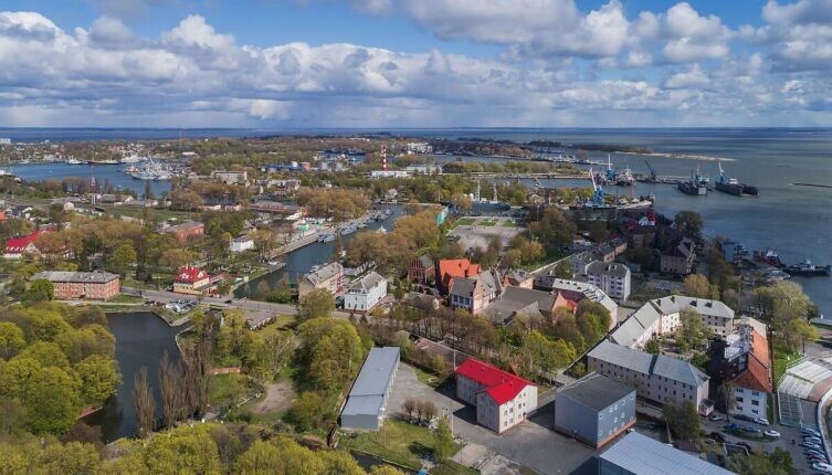    Аэрофотосъёмка города Балтийска Фото: A.Savin , собственная работа по лицензии FAL 