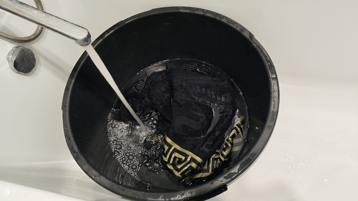 Стираю в тазике 