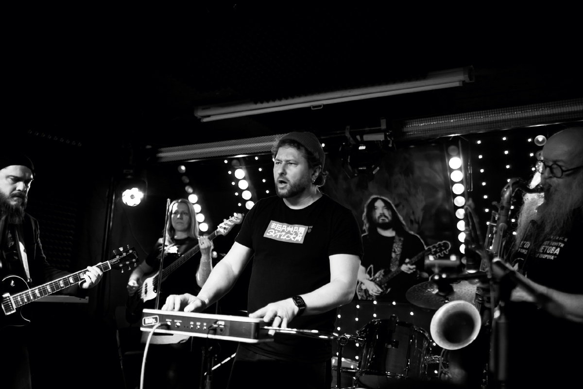 ЭЛЕКТРО-ДЖАЗОВАЯ ОБОРОНА. Концерт во Владивостоке. Николай Бичан, Екатерина Бичан, Владимир Китляр, Сергей Летов 