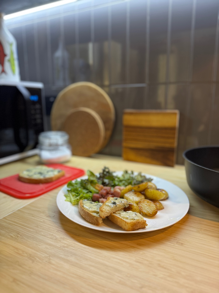 Обед. Теплый салат «Парижское бистро»