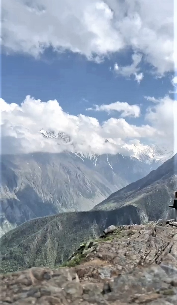 1. Высоко в горах