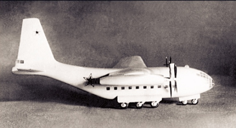 Дошедший до наших дней макет самолёта ДТ-5/8