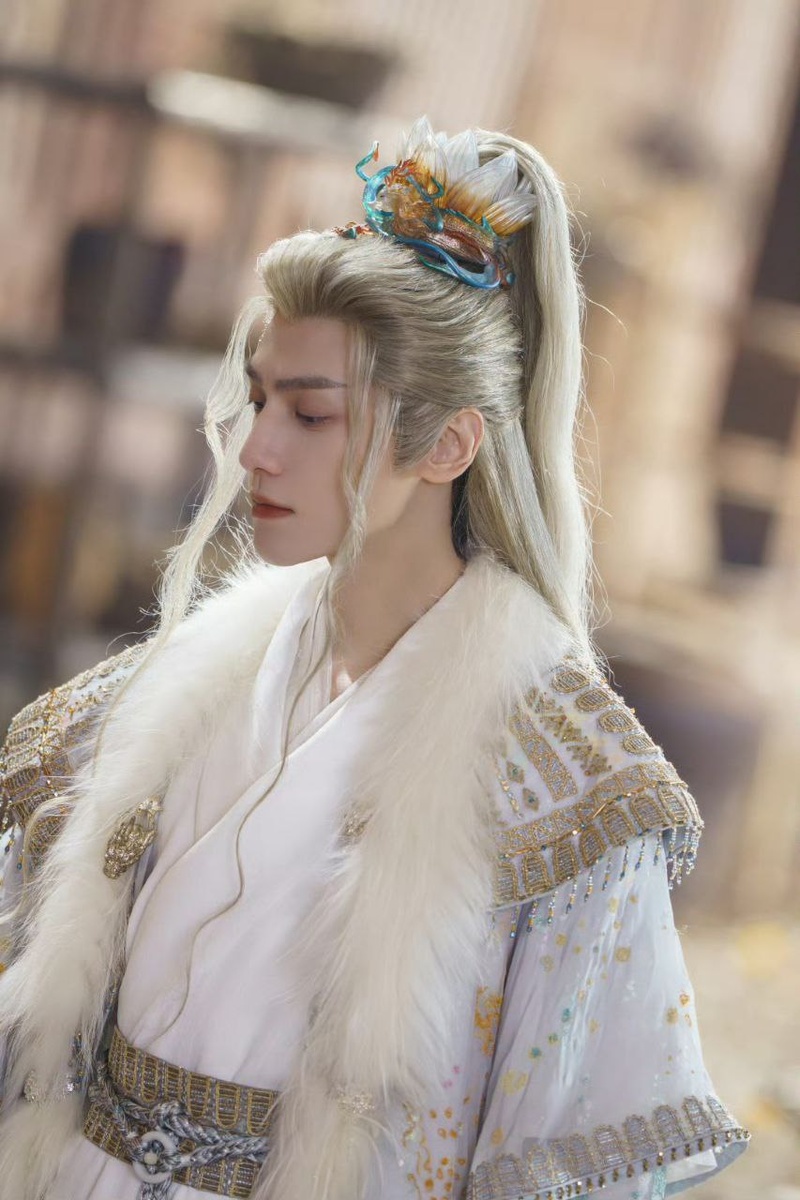 Ло Юньси в роли Тан Лицы. Листайте галереи...