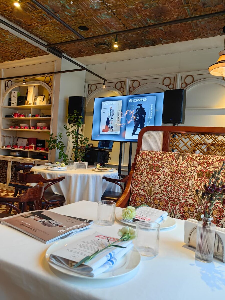 Встретиться в ресторане с подругой на выходных, было привычным и приятным делом.