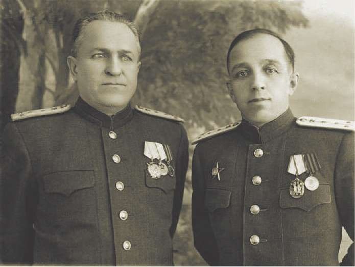   Фото: Магадан, 1945 год, справа И. И. Лукин