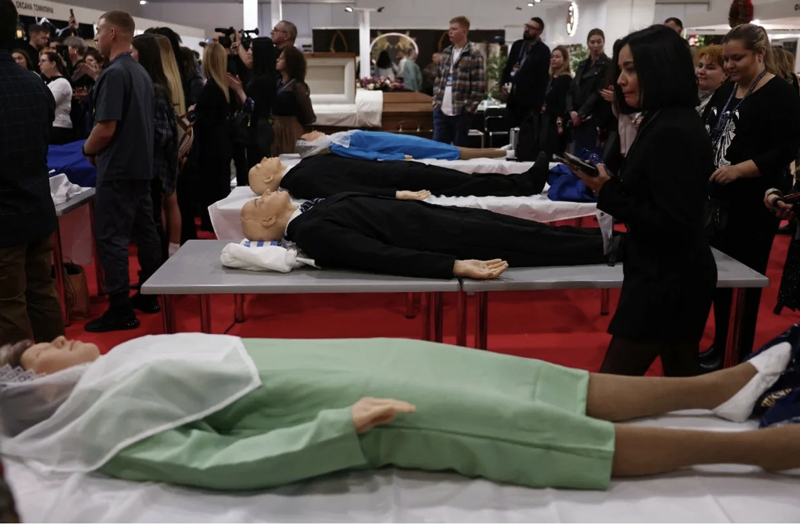 Фотография из открытых источников сети интернет по запросу «Выставка «Некрополь»  