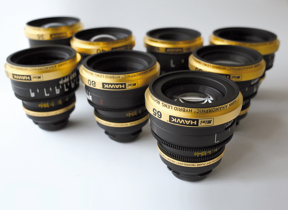 Mini Hawk Anamorphic Hybrid Lens — линия гибридных анаморфотных объективов от компании Vantage. Это компактные, лёгкие, светосильные объективы со сверхблизким фокусом, при этом сохраняющие классические анаморфотные характеристики — эллиптическое боке и малую глубину резкости.