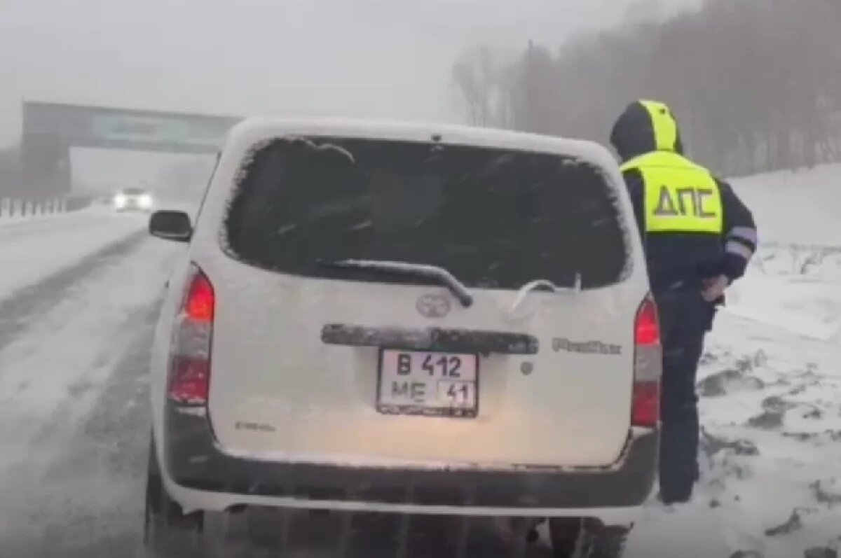    ГАИ настоятельно призывает не выезжать на дороги на личном транспорте