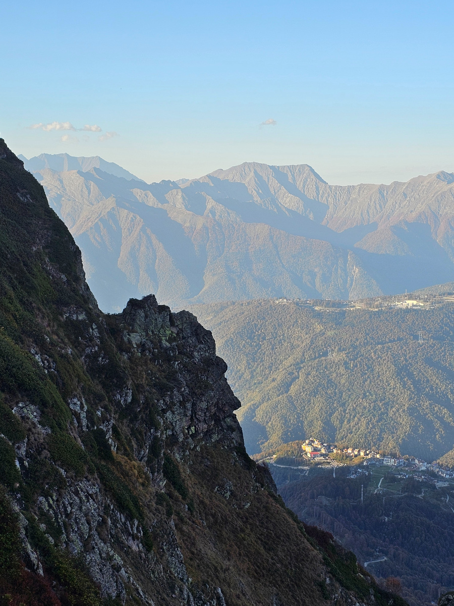 Внизу Олимпийская деревня 