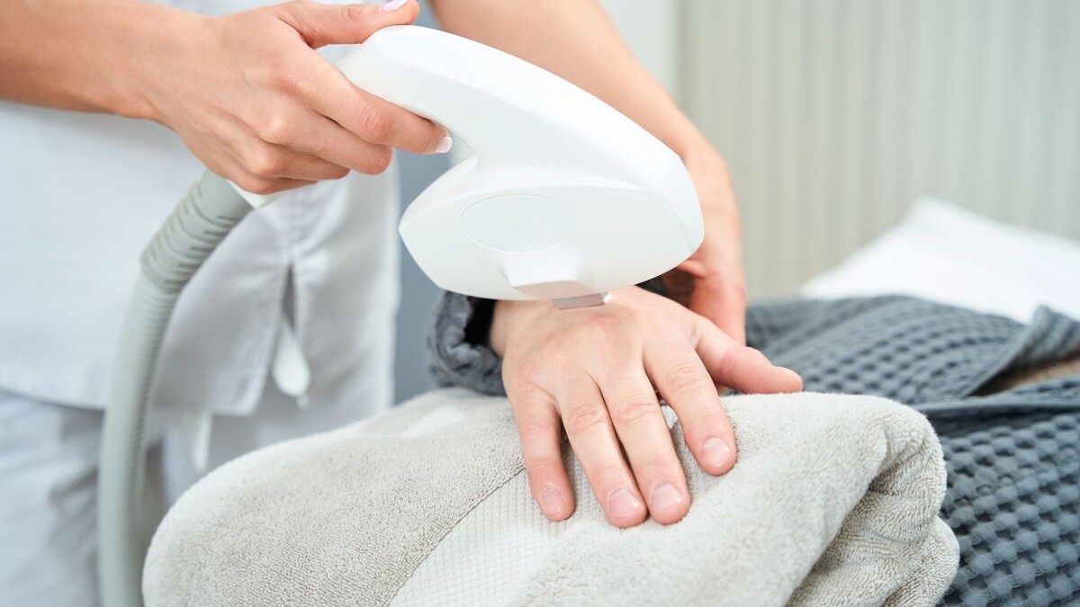 Руки всё помнят: санитайзеры, перчатки, гель-лак и омоложение — честный разбор с врачом-косметологом