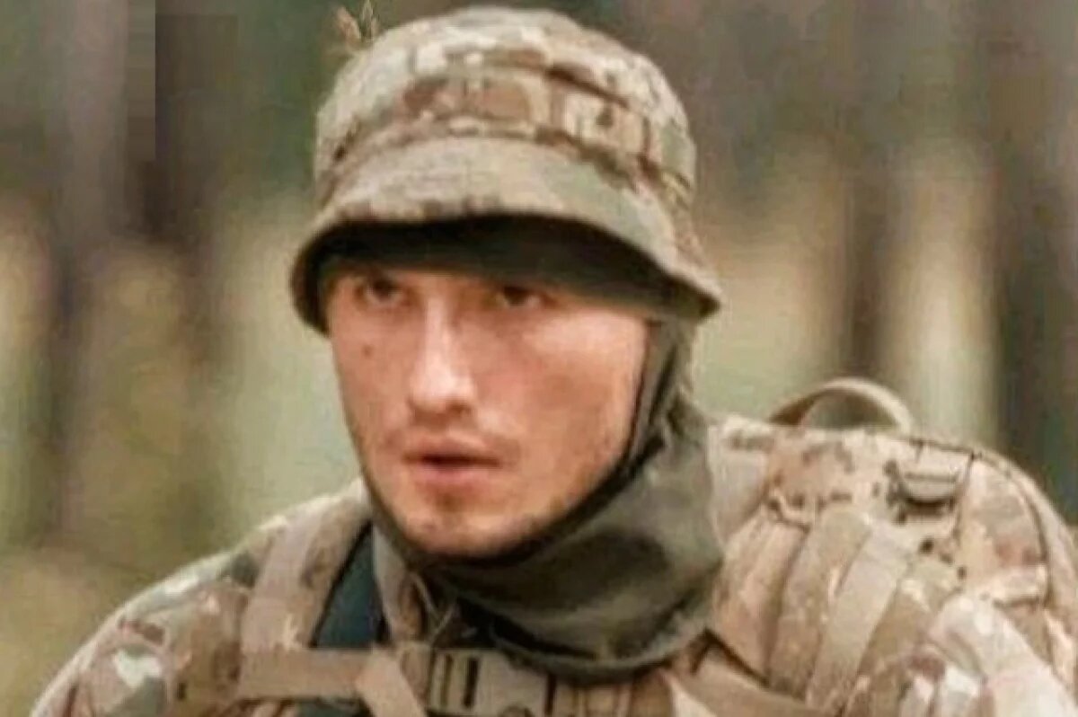    Дончанина, похоже, не смутила кровавая слава «азовцев», и он отправился воевать против своих земляков.