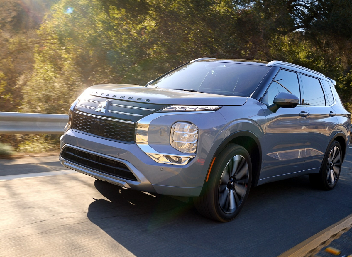 Обновленный Mitsubishi Outlander PHEV предлагают американским покупателям с весны 2025 года