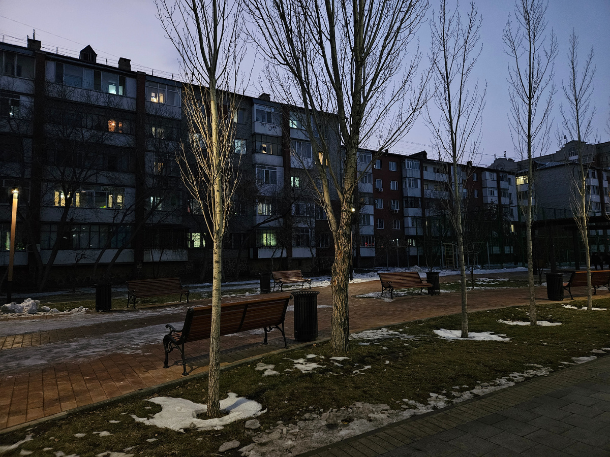 Дворик вечером.