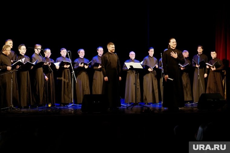     Концерт «Аксиос» прошел с аншлагом и под бурные овации