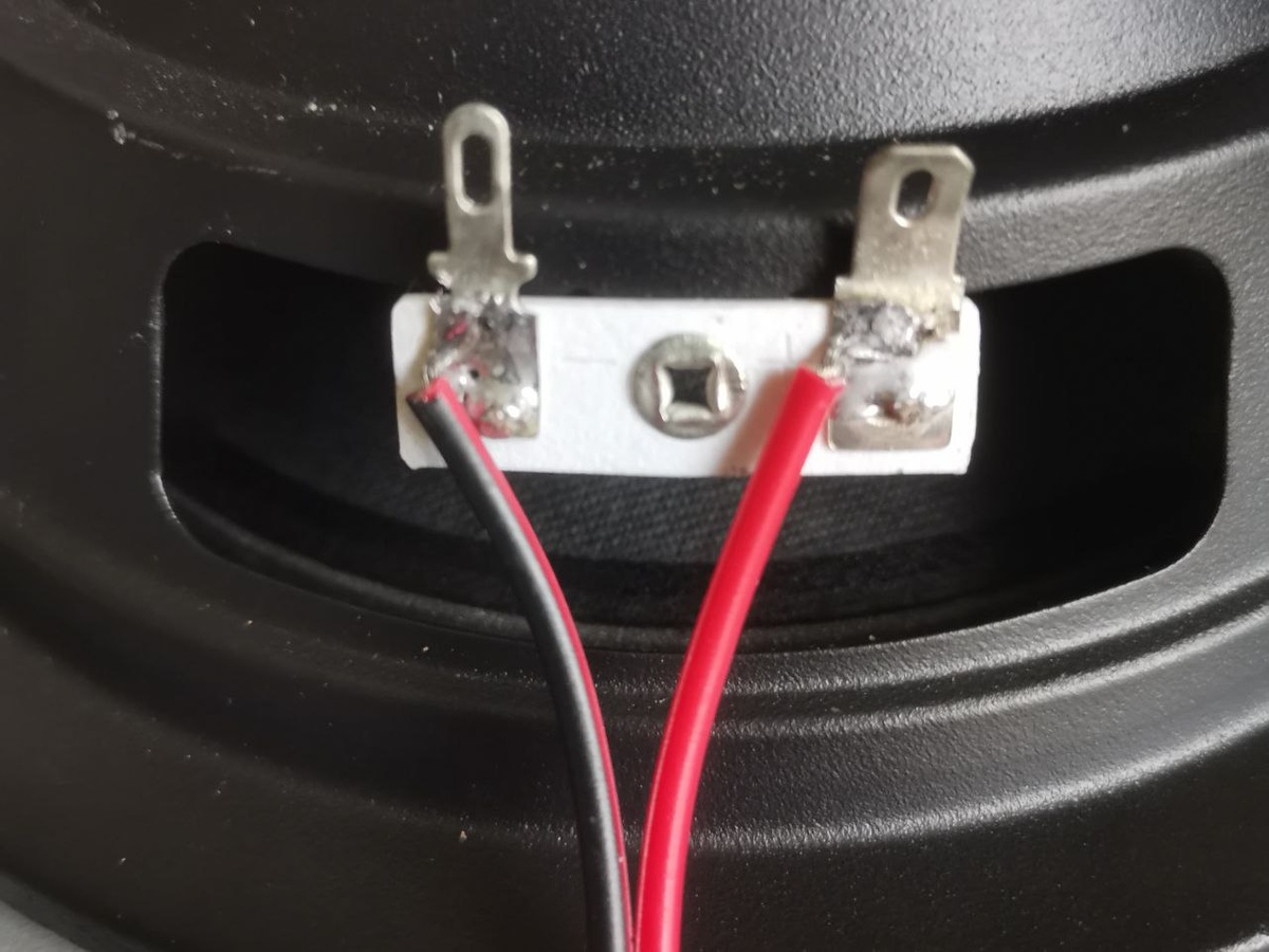 Провода на динамике стоят самые дешёвые