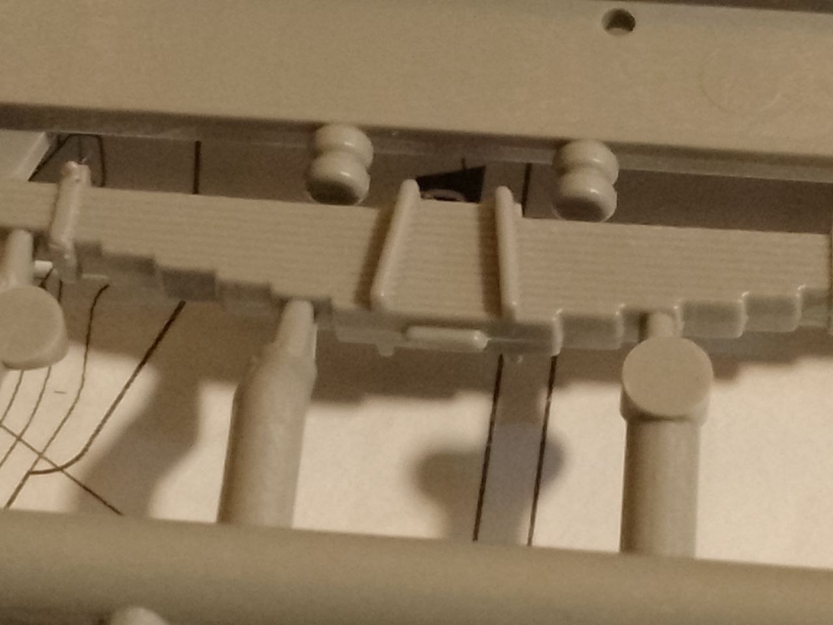 В процессе сборки модели российского самоходного зенитного ракетно-пушечного комплекса (ЗРПК) "Панцирь С-1". Масштаб 1/35. Производитель "ЗВЕЗДА" (Россия). Листайте вправо 👉 чтобы увидеь больше. Фото предоставлено участниками-дуэлянтами из ТГ-группы © 2025 год