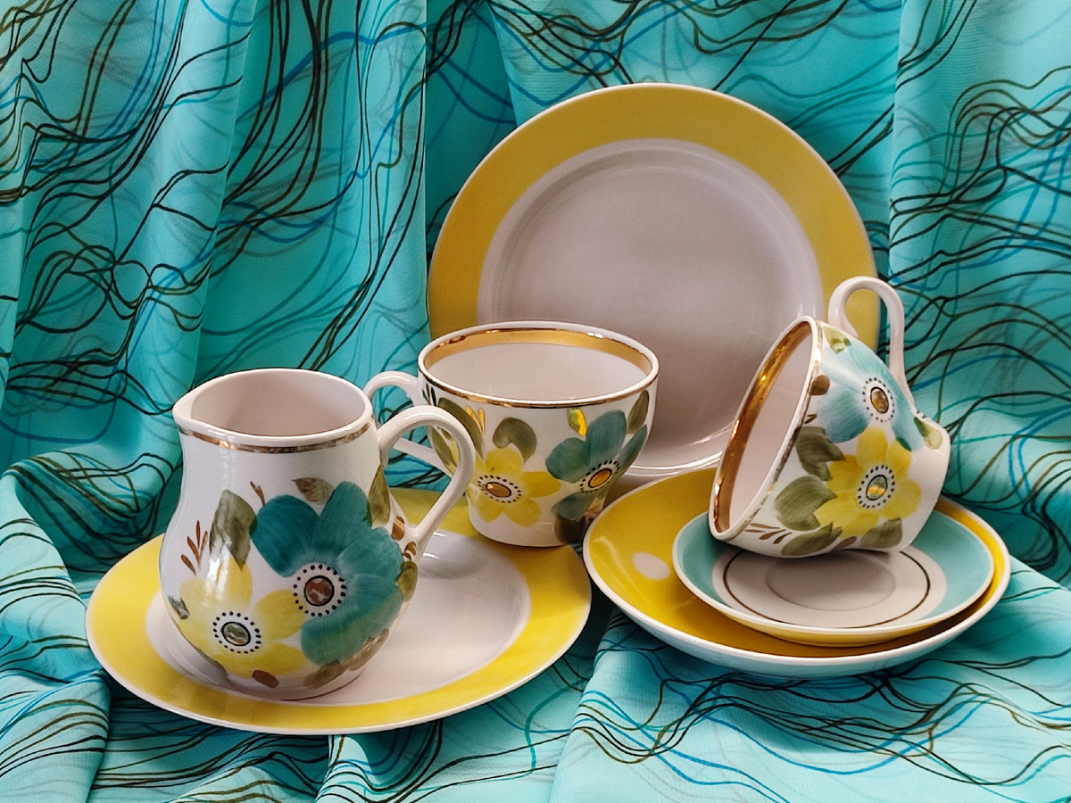 1.1. Сливочник и две кружки, "Желто-бирюзовые ромашки", Барановка, конец 60-начало 70, цена по 100 рублей за предмет