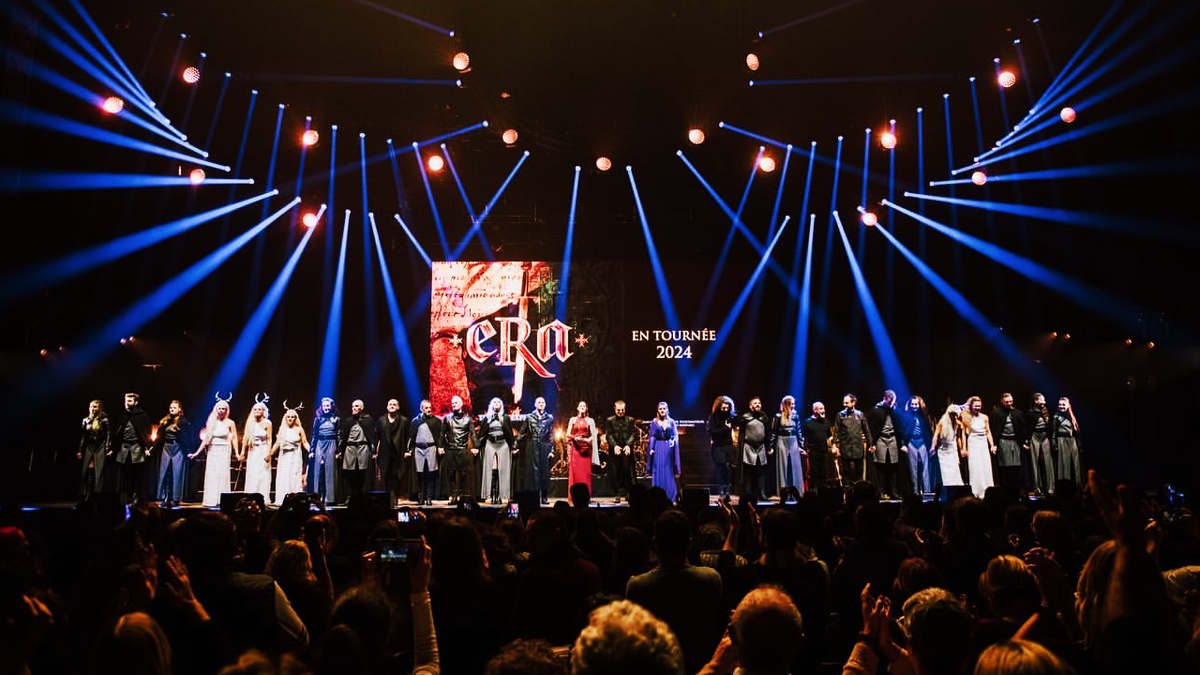 Официальное групповое фото после шоу.