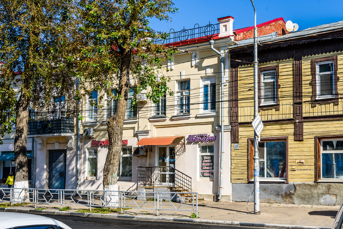 Фрунзе, 143 / Льва Толстого, 28