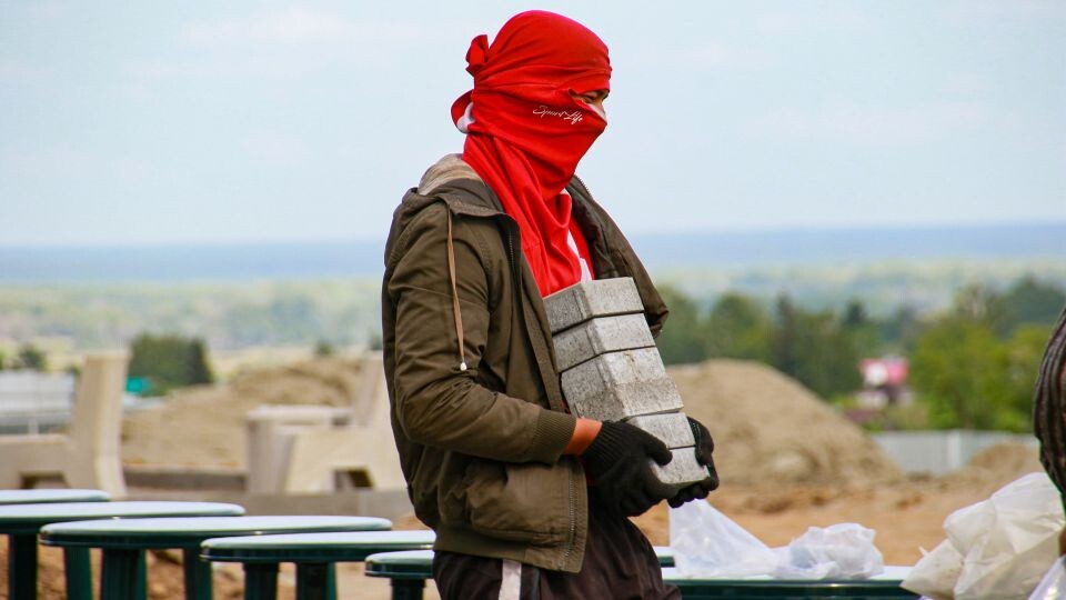    Строитель. Стройка. Источник: Виталий Барабаш