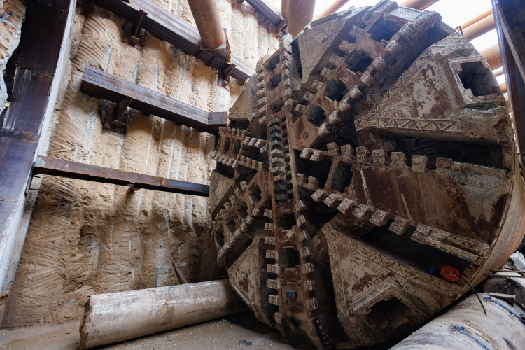    Когда «Казметрострой» начнет прокладывать тоннели в сторону Деревни Универсиады от котлована на Фучика — неясно. Но источники нашего издания заявляют, что это произойдет либо к моменту максимального завершения работ на первом отрезке второй линии, либо вовсе после открытия четырех новых станций.   
Фото: «БИЗНЕС Online»