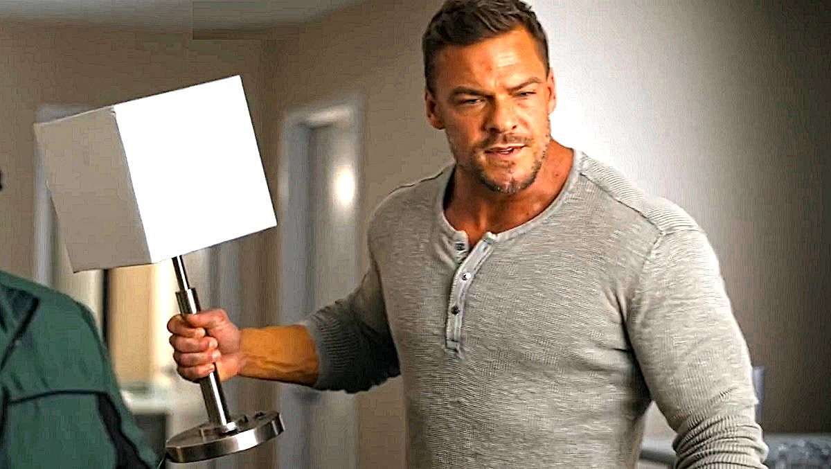 - Кто просил добра и света? Вот вам свет. Добро попозже принесу.