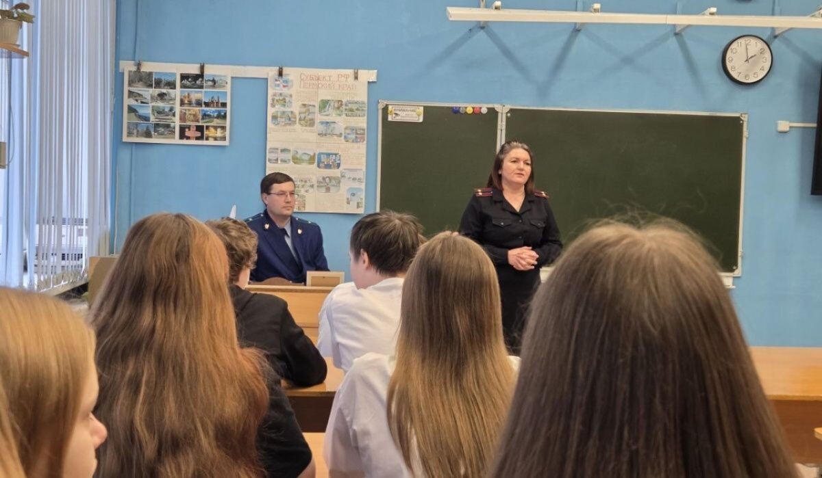     Беседа со школьниками. Источник: ОМВД по ЧГО Автор фото: Отдел МВД по ЧГО