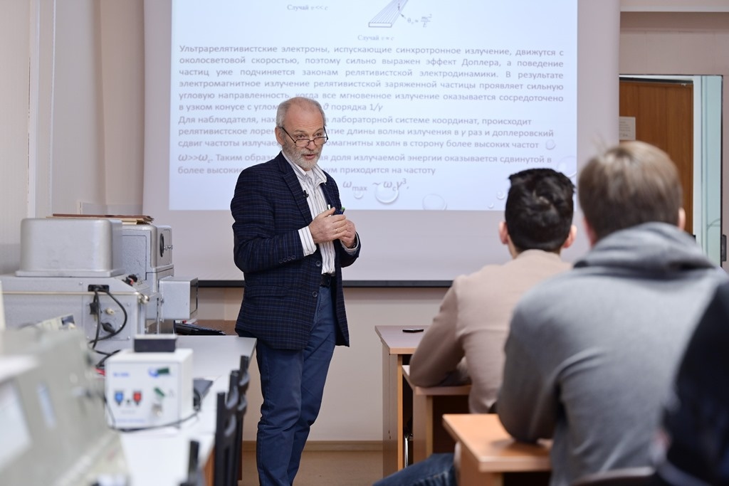 Ученый ИЯФ СО РАН И ТГУ Лев Шехтман