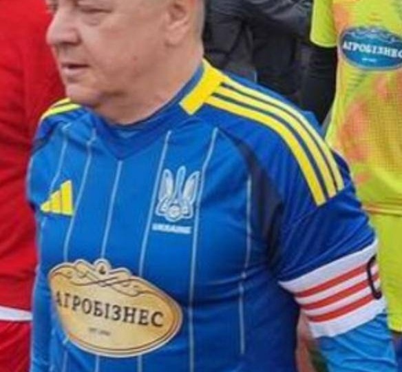 Легенда "Днепра" - экс-футболист сборной Ук-ны устроил матч в поддержку защитников и по.мер