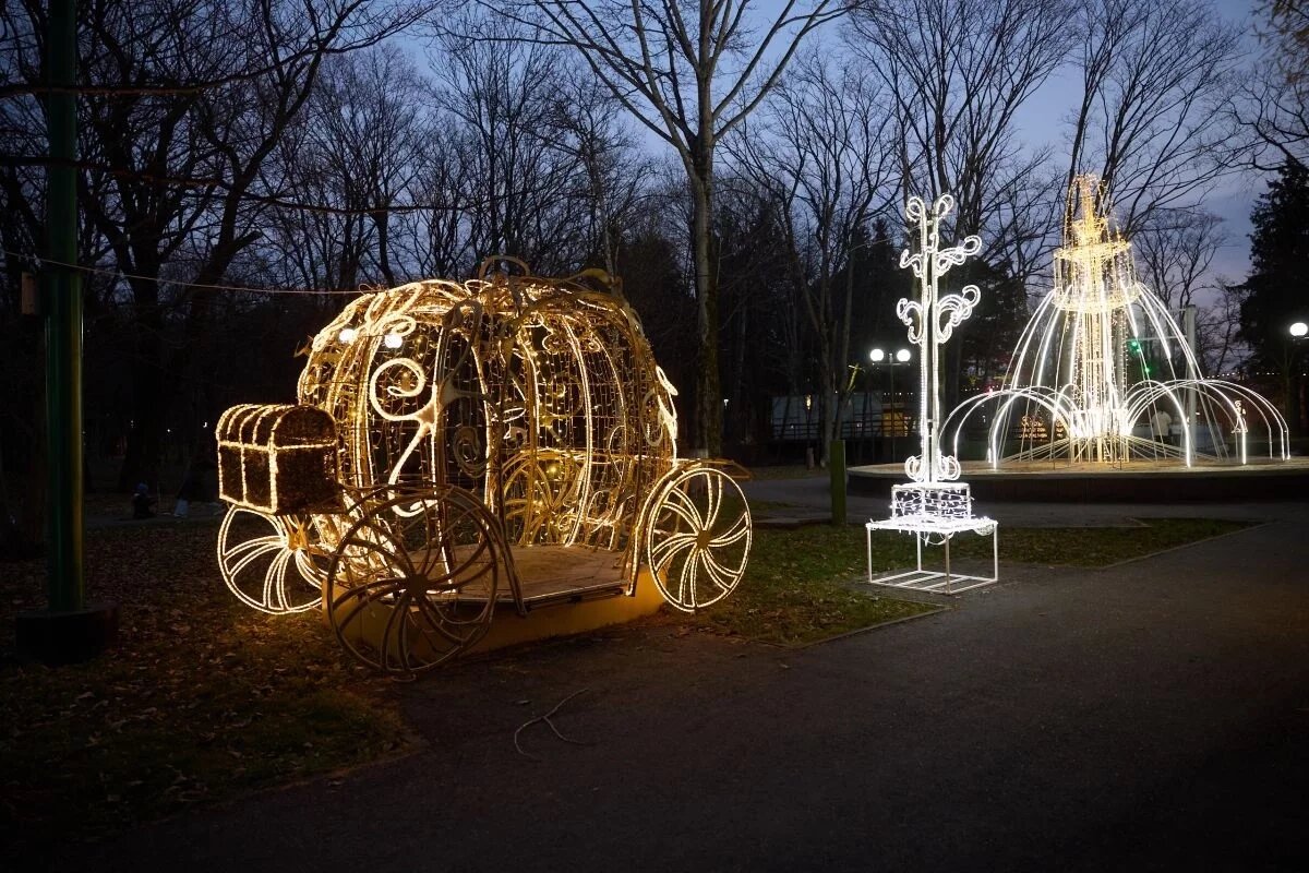    Парк Гагарина в Южно-Сахалинске готовят к Новому году