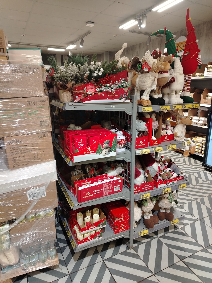 Новогодний стенд "Пятёрочка" 