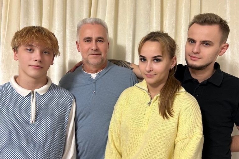    Власий, его отец, сестра и брат