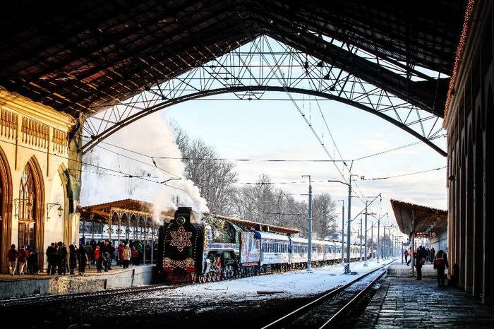 Прибытие поезда Деда Мороза в Санкт-Петербург. Фото © ТАСС / Валентин Егоршин