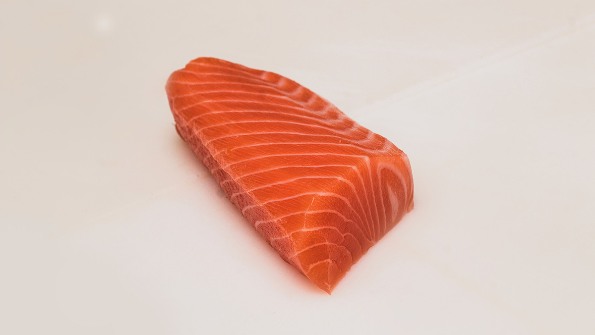 Unsplash📷Перед подачей семгу нарезать на тонкие слайсы или небольшие брусочки