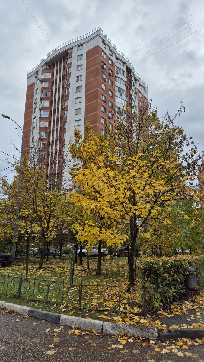 Для тех, кто присоединился. Меня зовут Юля. Мы с семьей переехали в Подмосковье в 2022 году и теперь помогаем перебраться моей свекрови Людмиле Ивановне