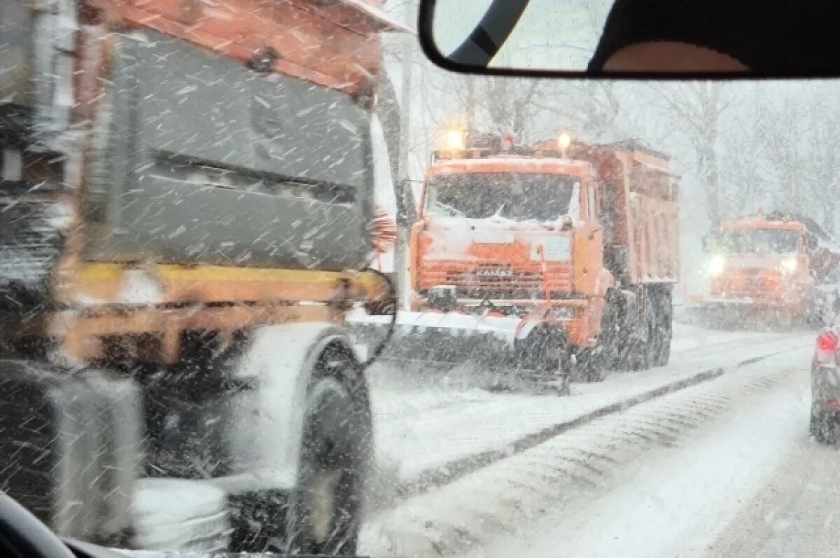    50 спецмашин очищают улицы Петропавловска от снега