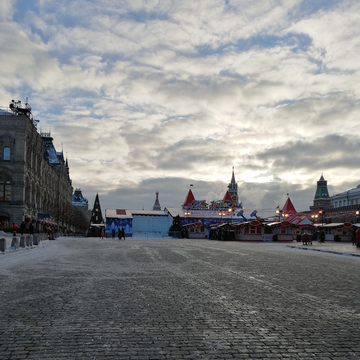 Пустая Красная площадь в декабре 2021 года