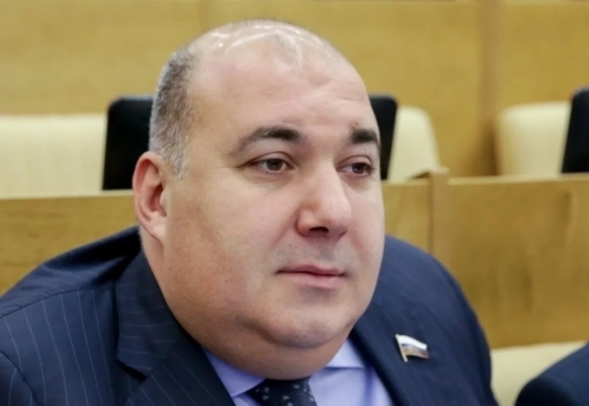    Экс-депутат Напсо рассказал, что его семья живет в лодочном сарае в Сочи