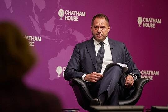    СМИ: окружение Зеленского настаивает на отставке главы его офиса Андрея Ермака