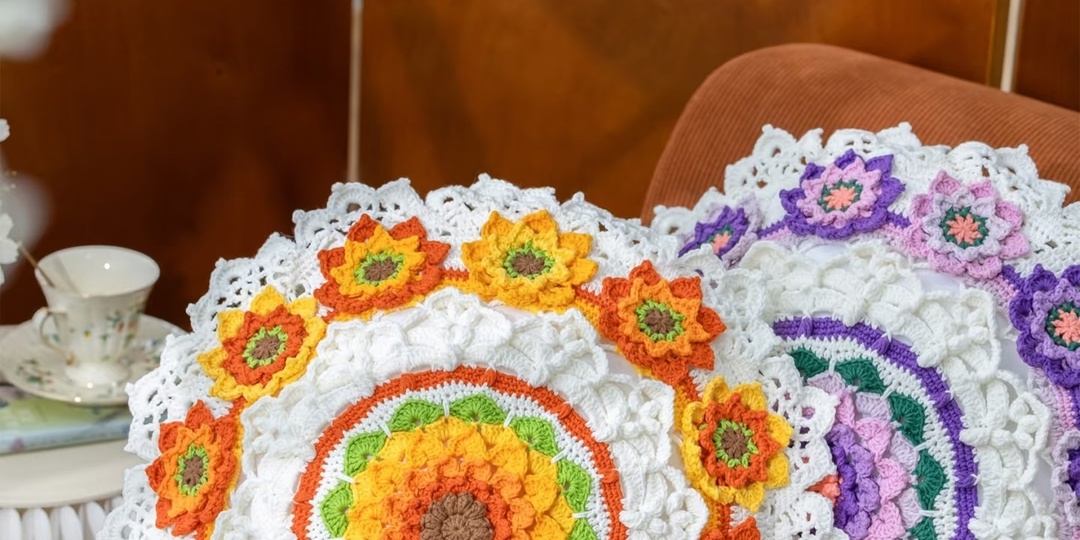 Уютные подушки крючком для интерьера (идеи и схемы)