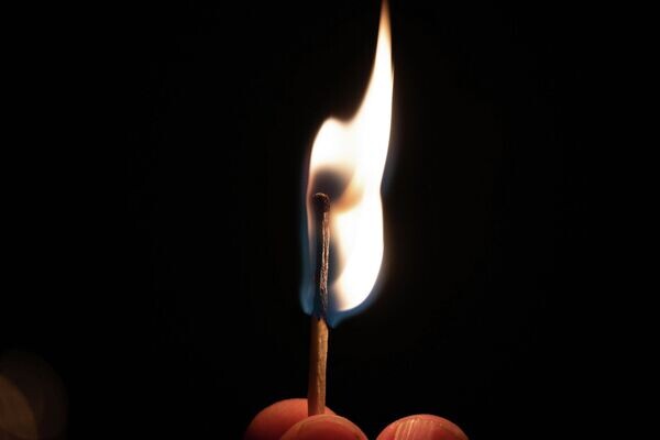 Подожженная спичка, иллюстративное фото / Sputnik