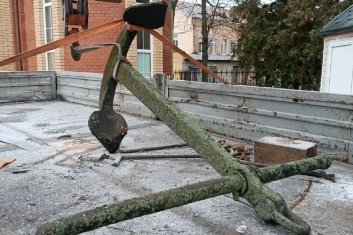    Брянские моряки подарили Карачеву якорь для создания памятного знака