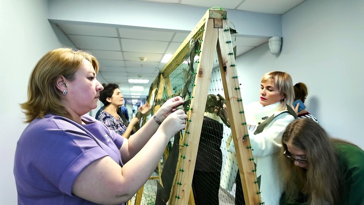    В Ханты-Мансийске в Центре имени Шпильмана появился станок для плетения масксетей