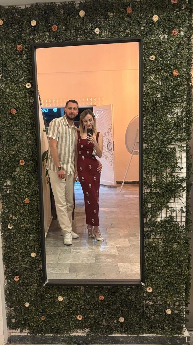 Эта фотку тут не причем, просто хотелось показать вам мое красивое платье)))