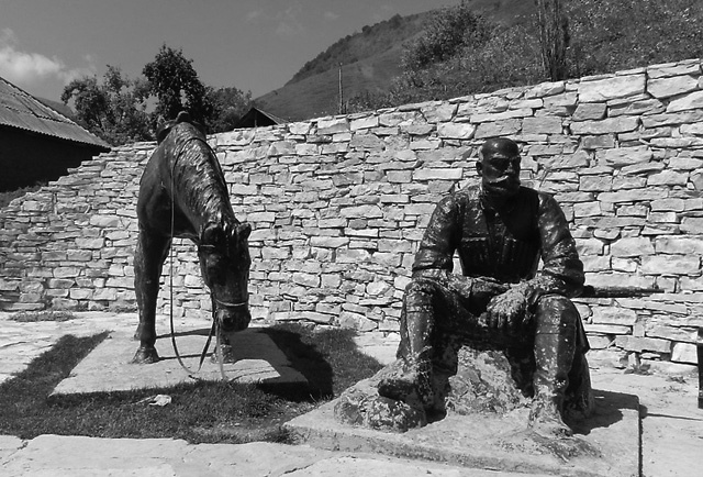 Памятник Зелимхану Харачоевскому